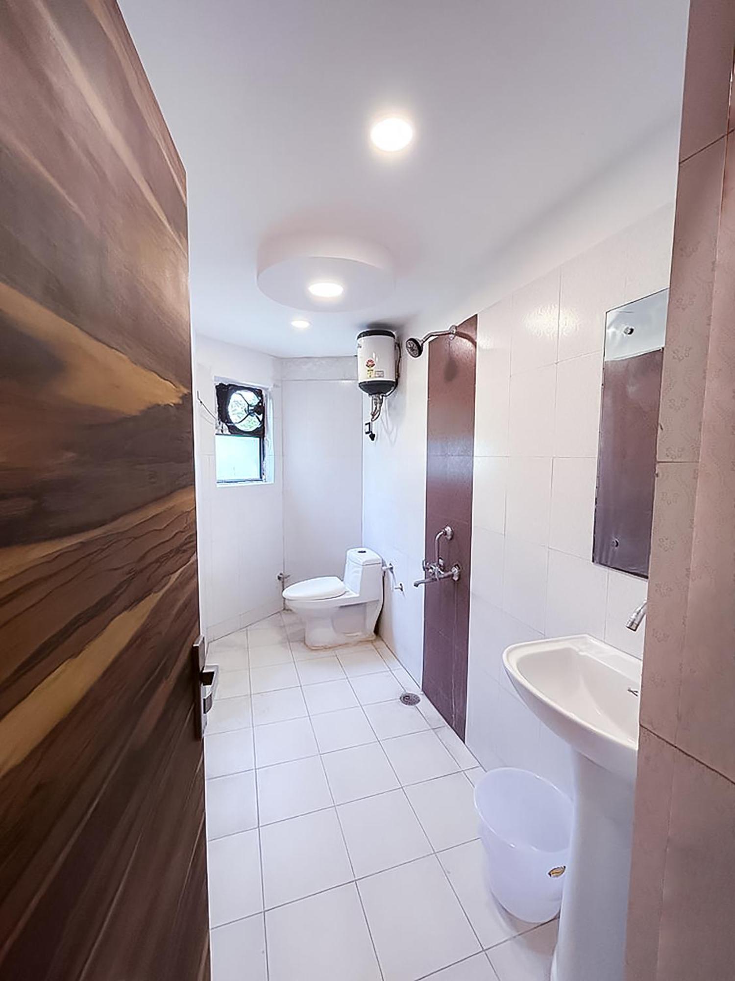 Hotel Js Garden - Near Jaypee Hospital Noida Exterior foto